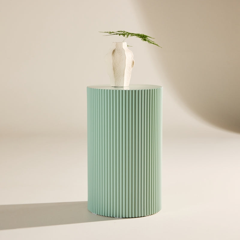 Produktbillede af Luups Sidebord/blomstersøjle i lysegrøn MDF diameter 30,5 cm. på tilbud i høj kvalitet