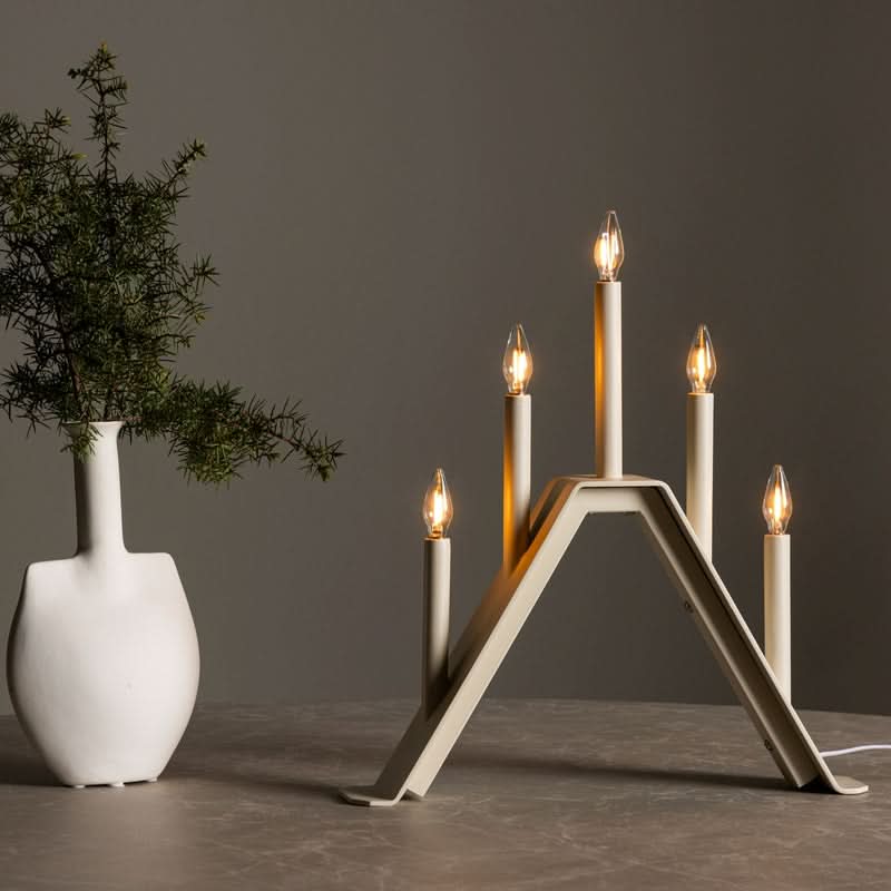 tilbud på Topps bordlampe i beige metal med 5 dæmpbare LED-pærer. Billigt udsalg! Hurtig levering: 1-2 hverdage. Varenummer: 3NDC-8307. Spar op til 64%.