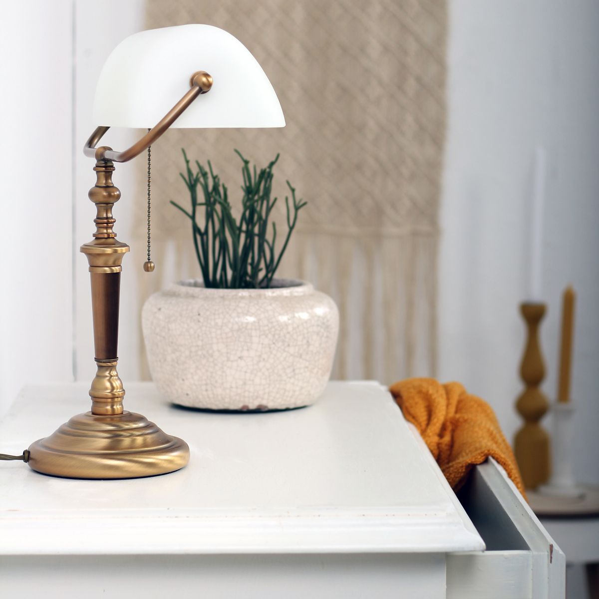 Produktbillede af Deed Bordlampe i bronze og hvidt glas på tilbud i høj kvalitet