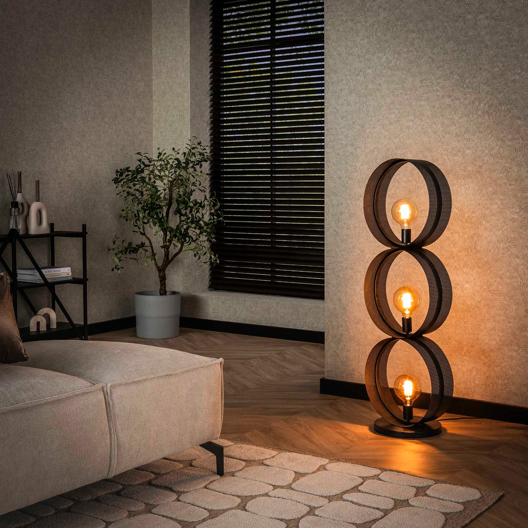 tilbud på Circulos gulvlampe med tre metalringe! Billigt udsalg på 3-nordic. Køb online nu! Hurtig levering (1-2 hverdage) og billig fragt. Varenummer: 3NDC-8416-7134. Spar op til 55% på lamper.