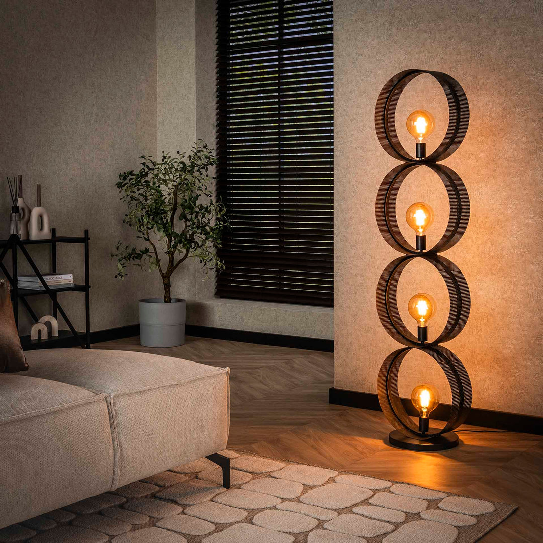 tilbud på Circulos gulvlampe med fire metalringe! Billigt udsalg på 3-nordic. Køb online nu! Hurtig levering, 1-2 hverdage. Varenummer: 3NDC-8417-7136. Spar op til 57%.