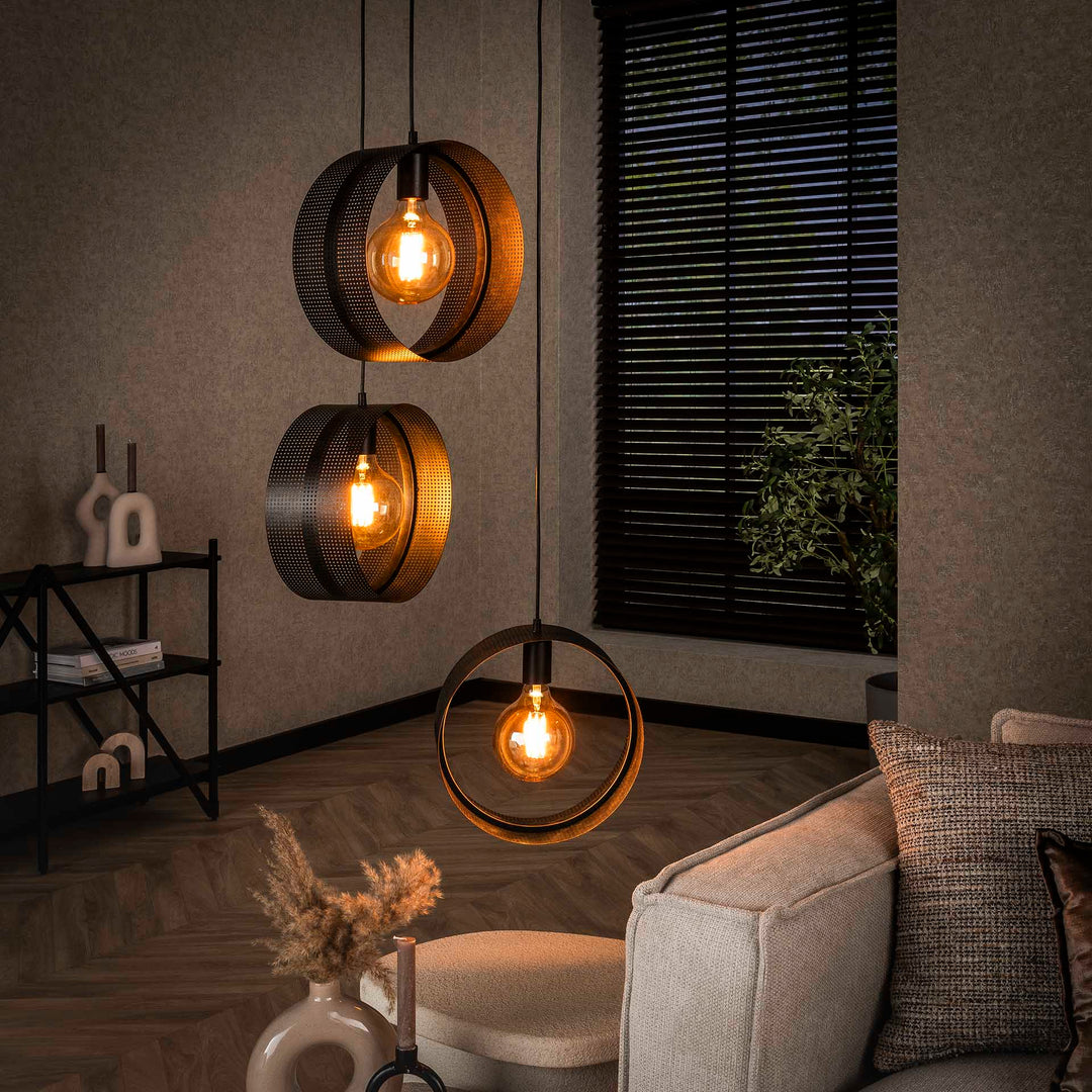 tilbud på Circulos loftlampe med tre metalringe! Billigt udsalg på 3-nordic. Køb online nu! Hurtig levering, 1-2 hverdage. Spar op til 62%.
