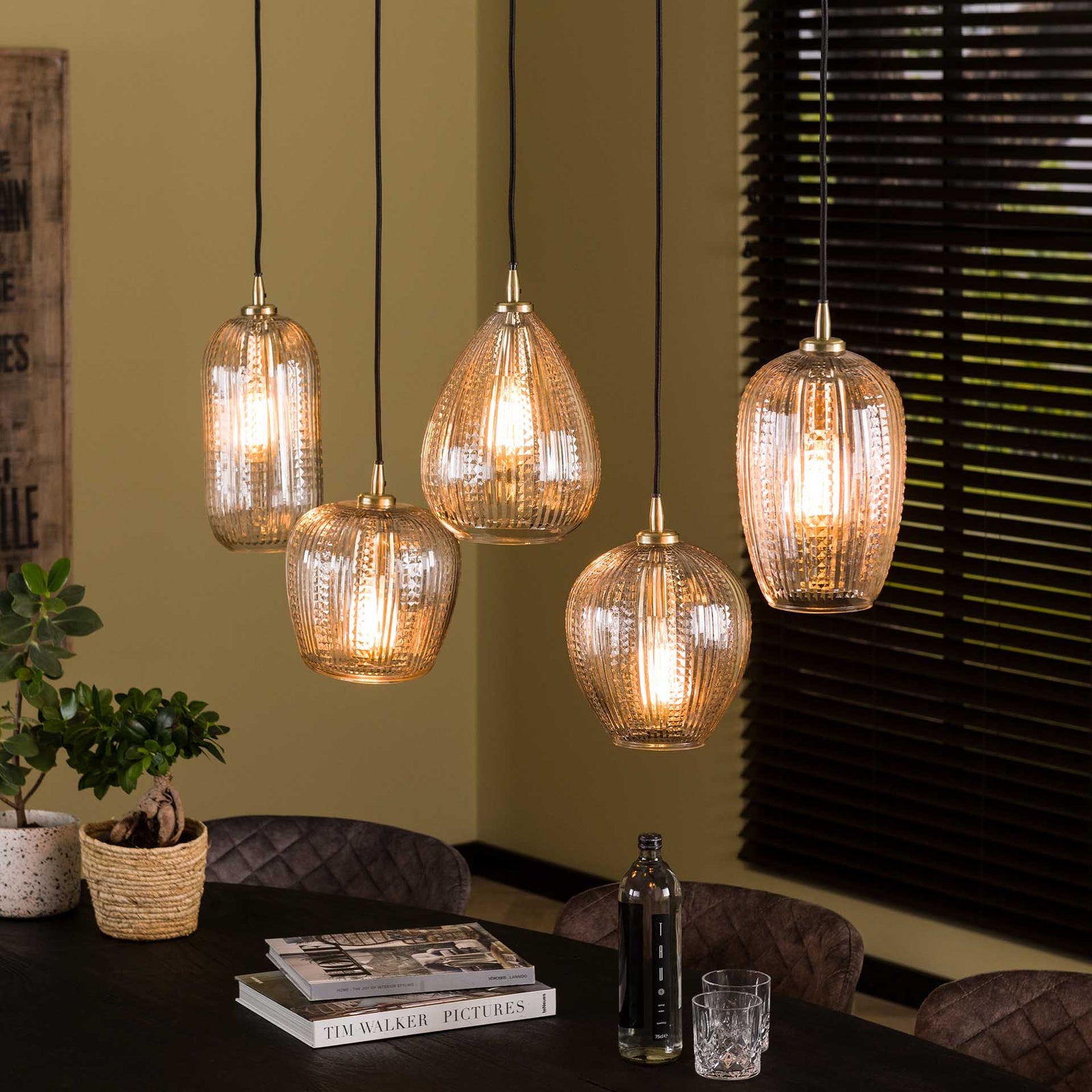 Produktbillede af Player Loftlampe med fem forskellige glaskupler med diamantformet mønster Levering med pære(r) på tilbud i høj kvalitet