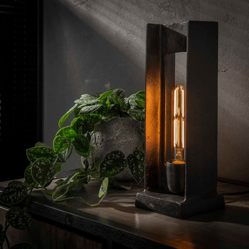 tilbud på Industry X-7156 bordlampe i sort nikkel. Billigt udsalg! Hurtig levering (1-2 hverdage) og billig fragt. Varenummer: 3NDC-1597-3305. Spar op til 63%.