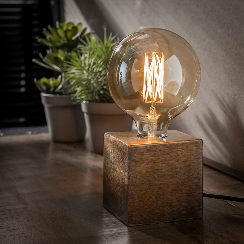 tilbud på Cube bordlampe i antik bronze! Billigt udsalg på 3-nordic. Hurtig levering, 1-2 hverdage. Spar op til 52%.