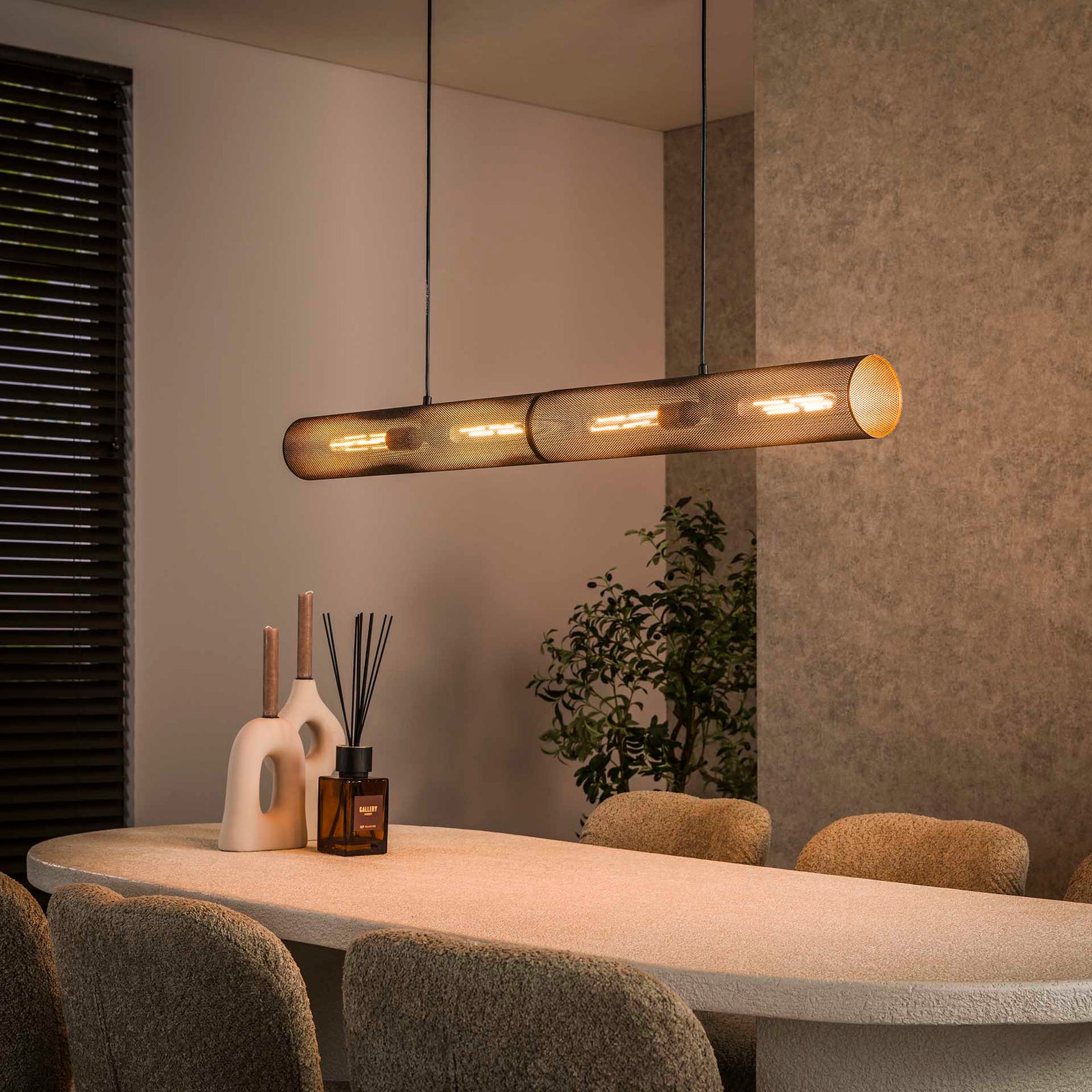 Produktbillede af Pipe Loftlampe i rørdesignet artic sort metal Levering uden pære på tilbud i høj kvalitet
