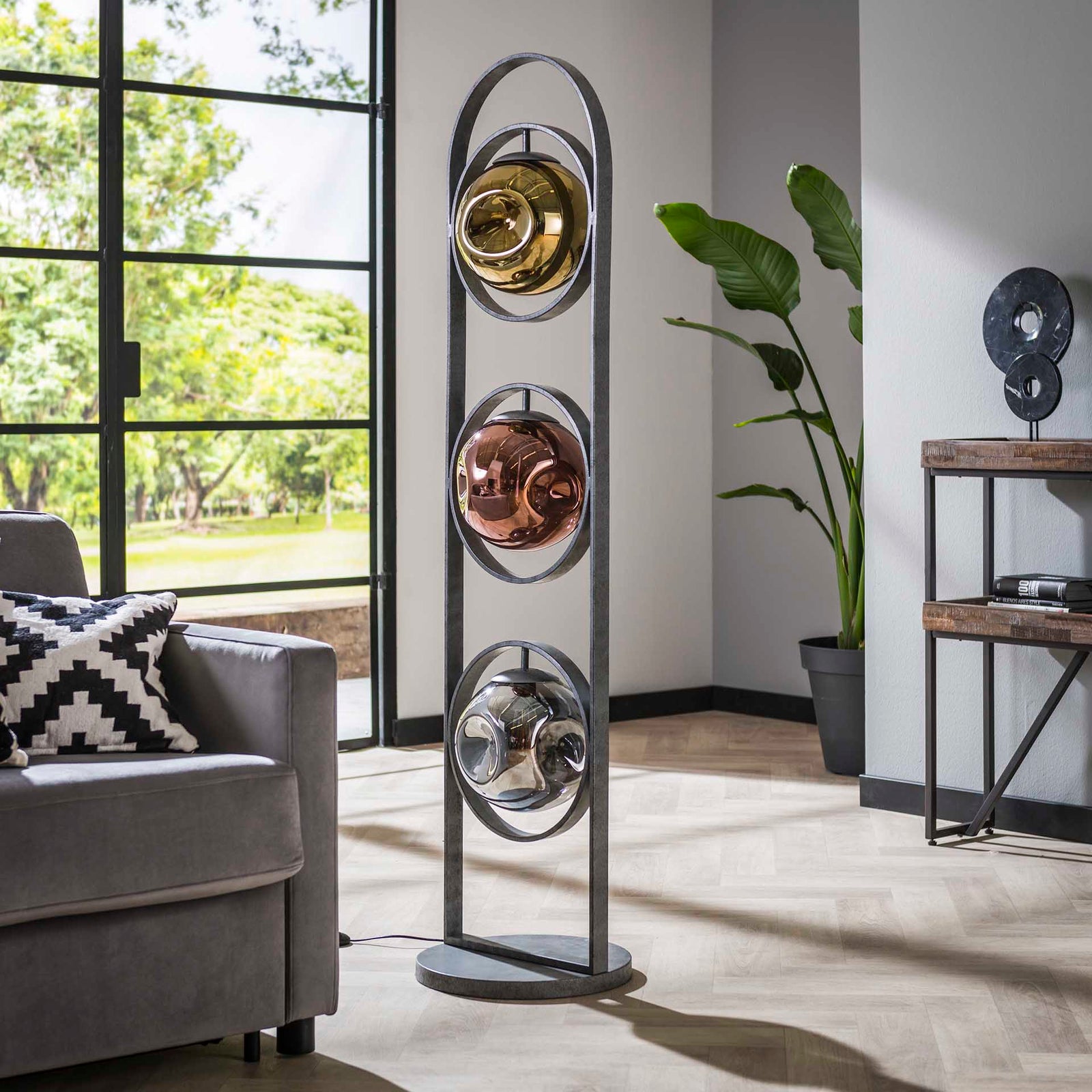 Estrella gulvlampe i patineret metal glas på tilbud! Billig fragt & hurtig levering (1-2 dage). Spar op til 62% på udsalg. Over 1300 brands.