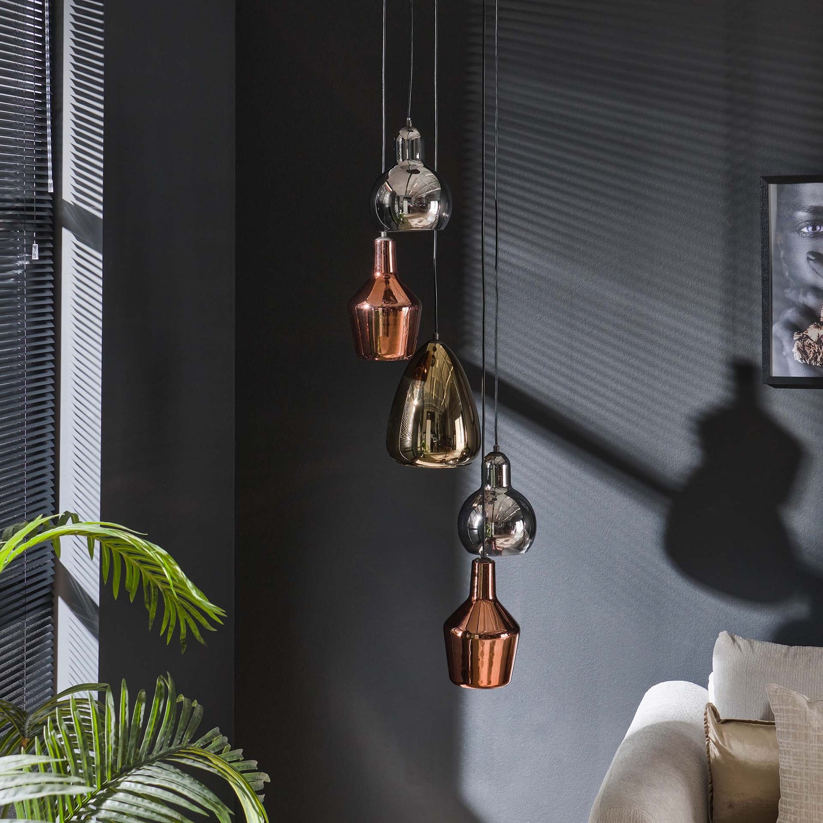 Produktbillede af Olympia Loftlampe med fem glasskærme i forskellig finish Levering med pære(r) på tilbud i høj kvalitet