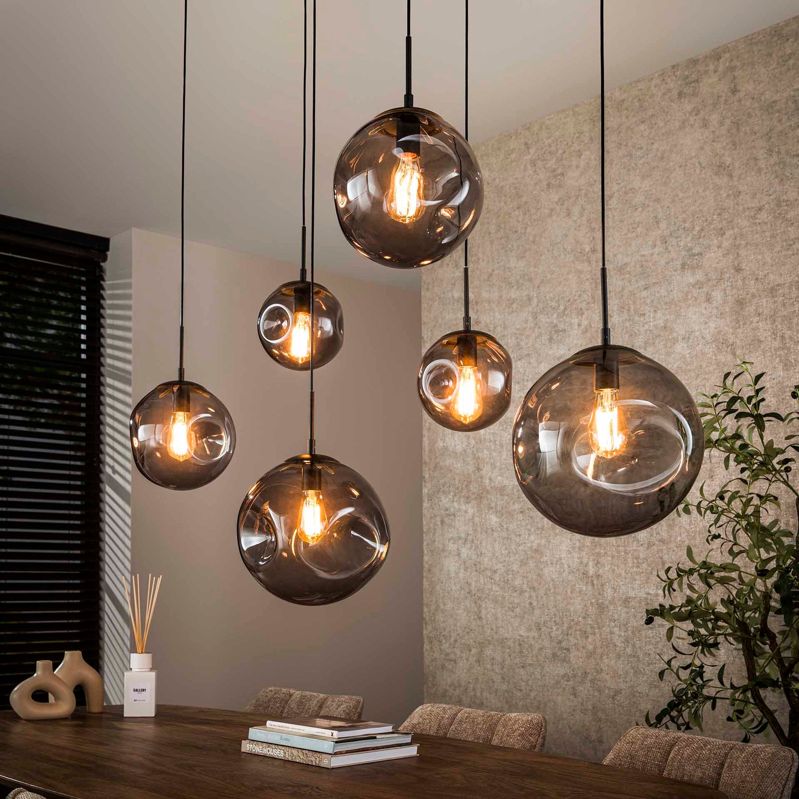 Produktbillede af Gomera Loftslampe med seks glaskupler Levering med pære(r) på tilbud i høj kvalitet