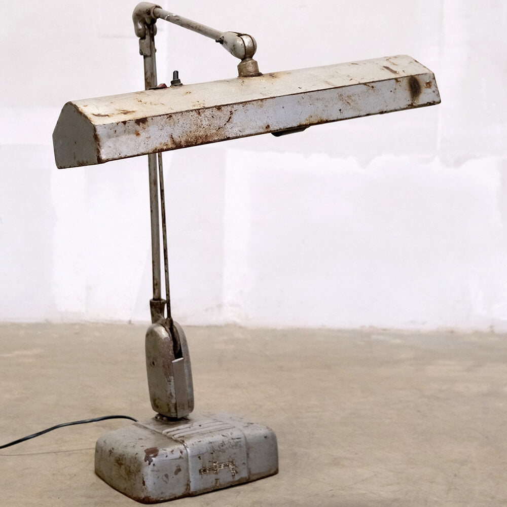 Produktbillede af Scruf Bordlampe i industriel look på tilbud i høj kvalitet