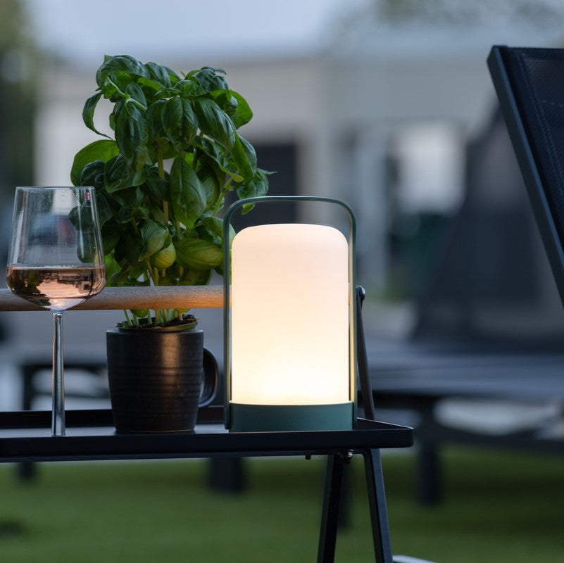 Produktbillede af Comos Udendørs bordlampe i grøn metal og plast på tilbud i høj kvalitet