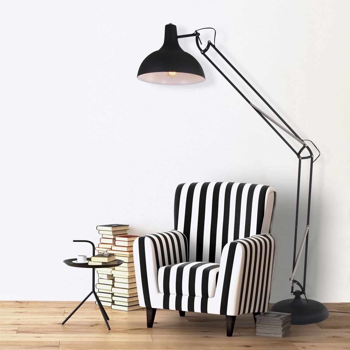 billigt tilbud på Roxy gulvlampe i sort metal! Spar op til 57% på udsalg. Hurtig levering, 1-2 hverdage. Køb online nu!