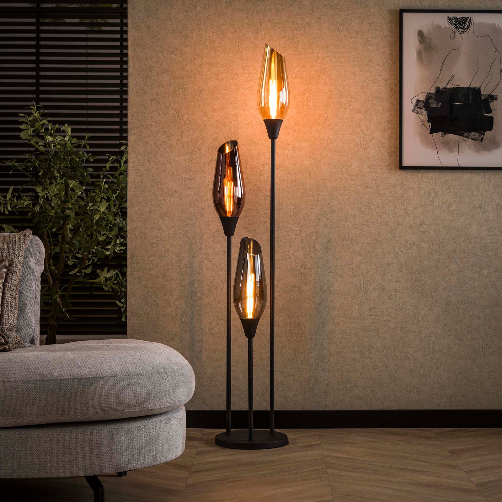 Produktbillede af Kubo Gulvlampe med tre forskellige glasskærme højde 168 cm Levering med pære(r) på tilbud i høj kvalitet