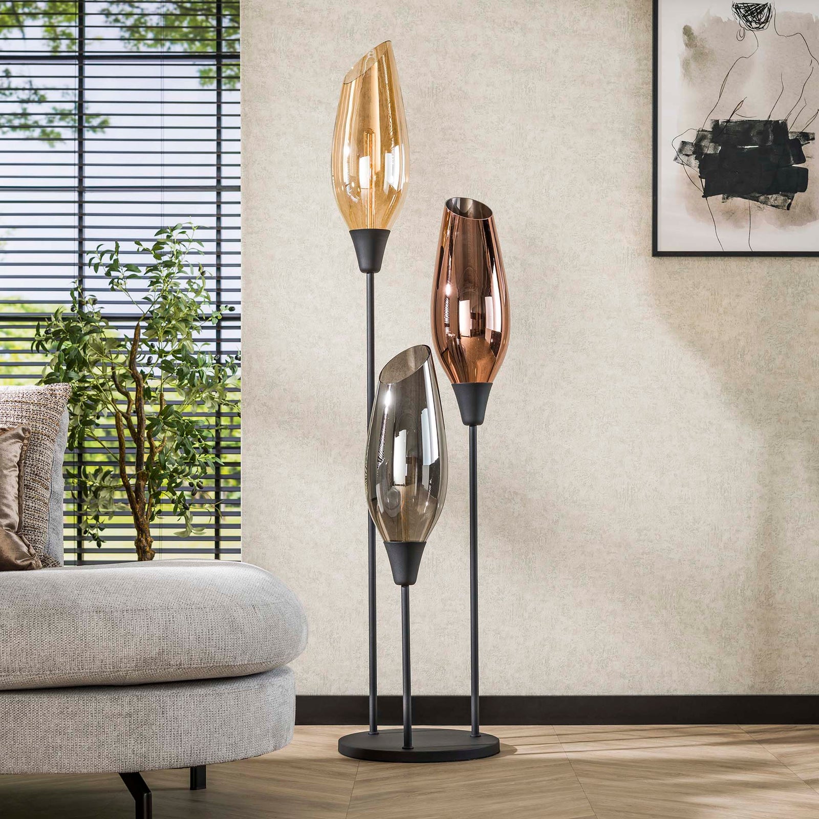 Produktbillede af Kubo Gulvlampe med tre forskellige glasskærme højde 178 cm Levering med pære(r) på tilbud i høj kvalitet