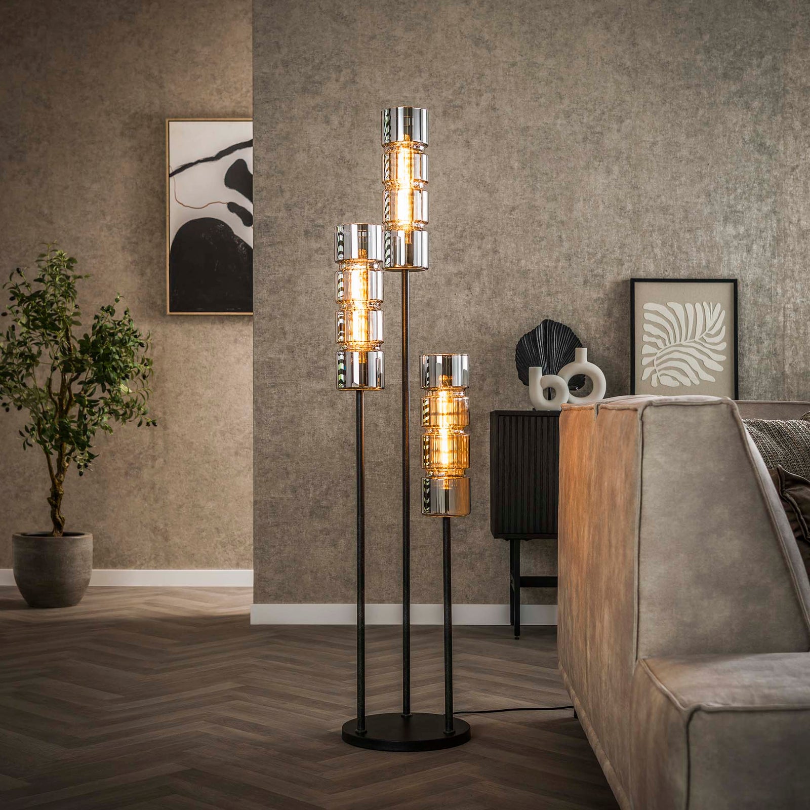 tilbud på Baldo gulvlampe i metal og forkromet glas! Billigt udsalg på 3-nordic. Køb online nu! Hurtig levering, 1-2 hverdage. Varenummer: 3NDC-8331-7086. Spar op til 63%.