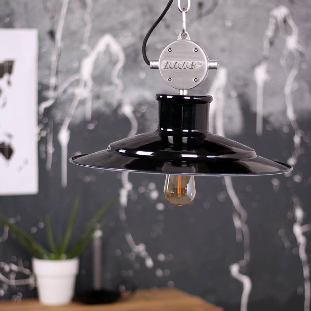 tilbud på Cabby loftlampe i sort metal! Billigt udsalg på 3-nordic. Køb online nu! Hurtig levering, 1-2 hverdage. Varenummer: 3NDC-4151. Spar op til 54%.