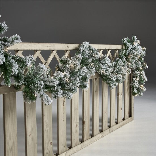 Kunstig granguirlande - 270 cm med sne og lys ❤ Stort online udvalg i Nordic Winter ❤ Billig fragt og hurtig levering 2 - 5 hverdage ❤ Varenummer: BGH-43821854327036 / Ean: &