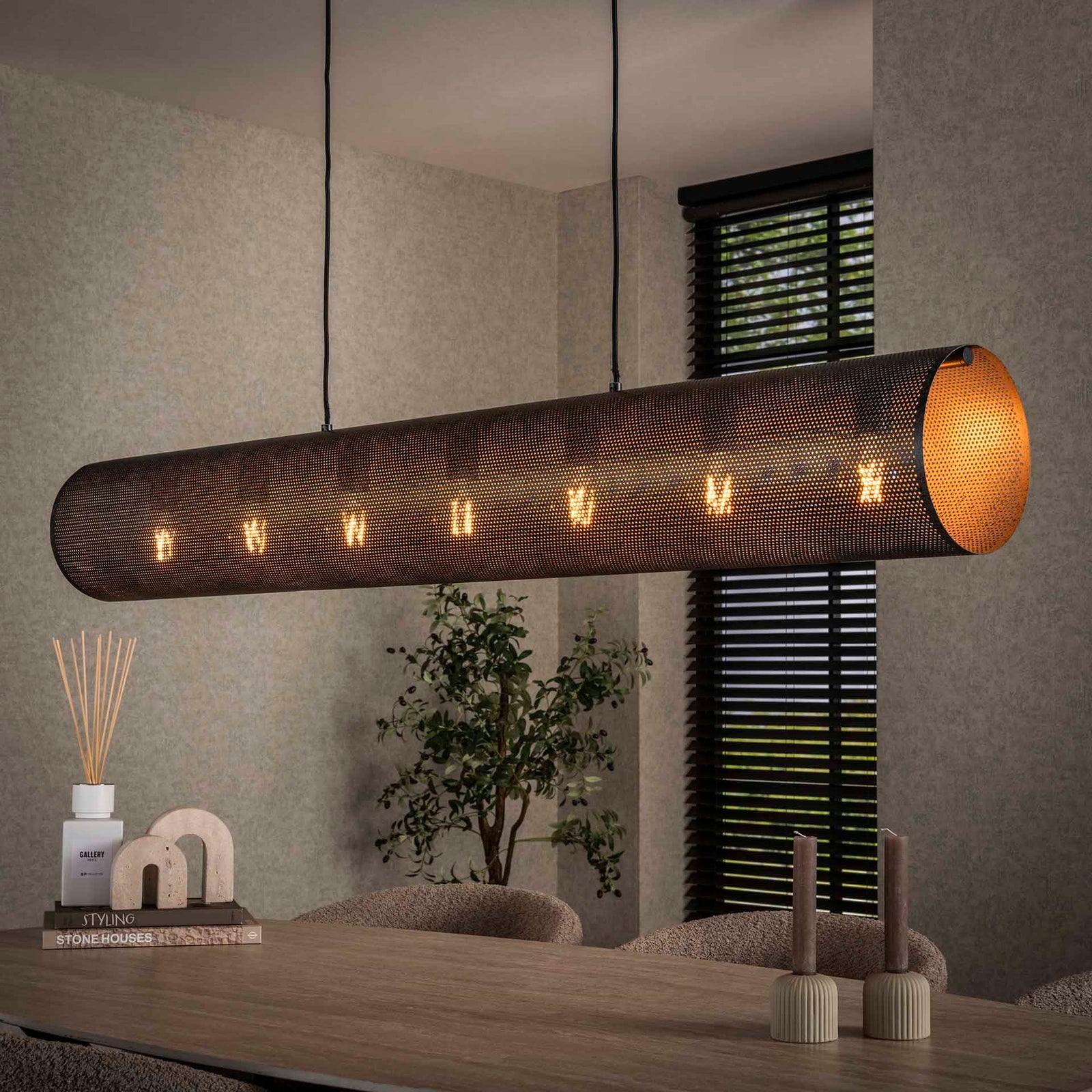 tilbud på Rollo loftlampe! Billigt udsalg på cylinderformet sort metallampe (145 cm). Hurtig levering (1-2 dage) & billig fragt. Varenummer: 3NDC-8405-7126. Spar op til 56%!