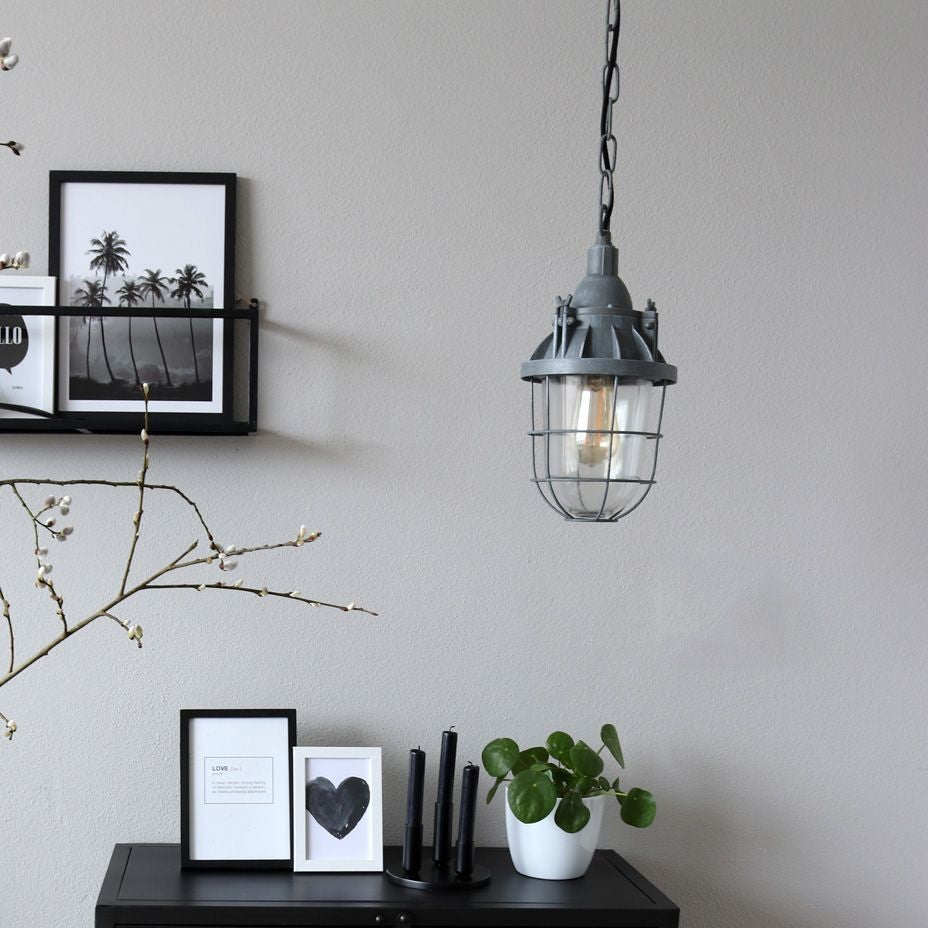 Produktbillede af Adra industriel loftlampe i grå metalfarve på tilbud i høj kvalitet