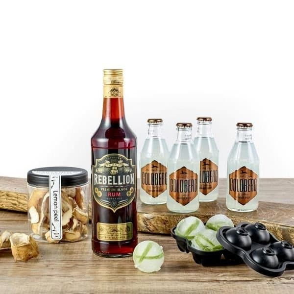 Dark & Stormy Rebellion ✔ Kæmpe udvalg i  BON COCA ✔ Billig fragt og hurtig levering 2 - 5 hverdage - Varenummer: BAR-631580 / Ean:  på lager - Udsalg på Drikkevarer | Drinkspakker | Rom Drinkspakker Spar op til 52% - Over 785 kendte brands på udsalg