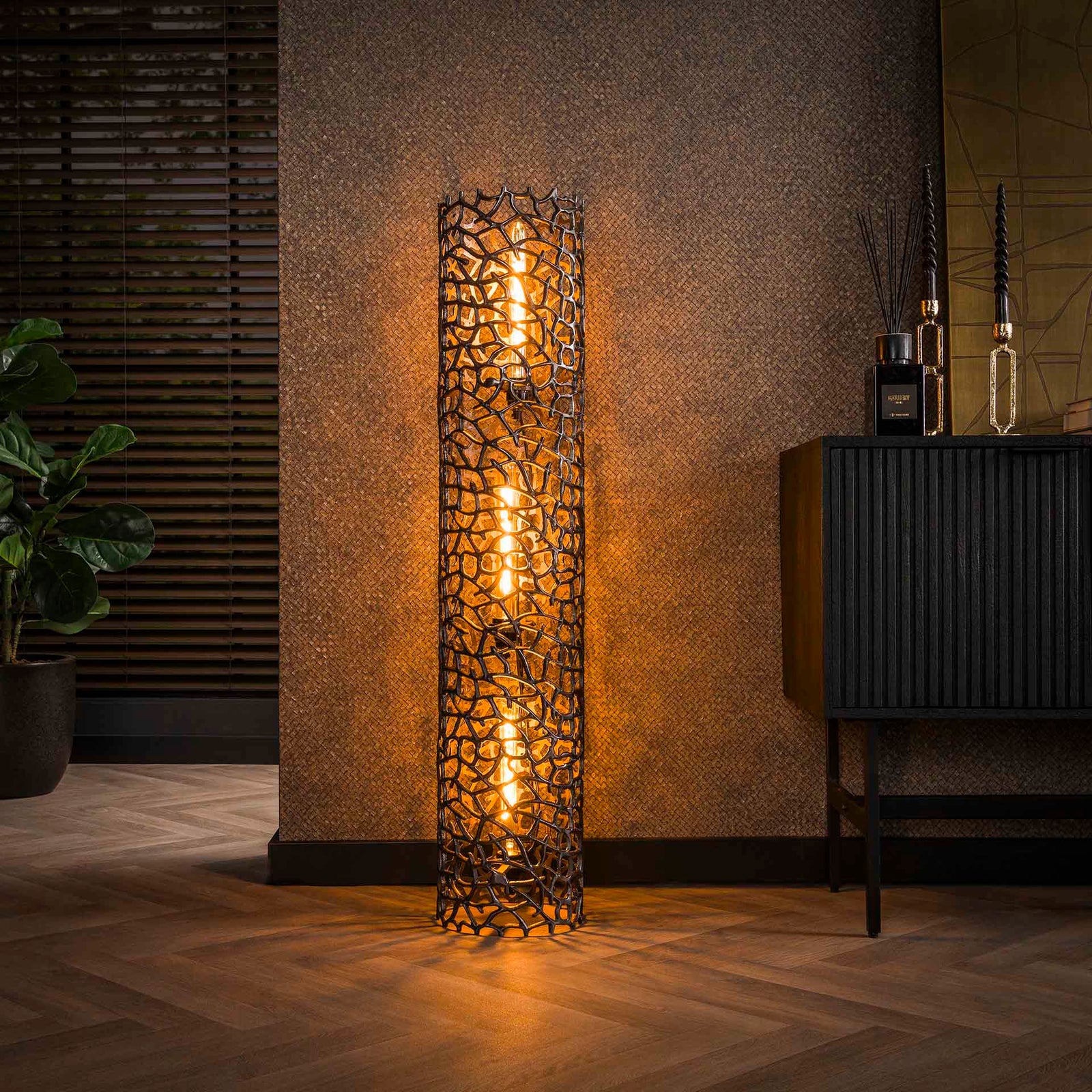 tilbud på Matiz gulvlampe i sandblæst aluminium, 122 cm. Billigt udsalg! Hurtig levering, 1-2 hverdage. Varenummer: 3NDC-8200-6995. Spar op til 54%.