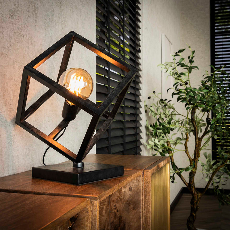 Louvre bordlampe i sort metal på udsalg! Billig fragt & hurtig levering. Spar op til 58% på tilbud fra 3-nordic. Køb nu!
