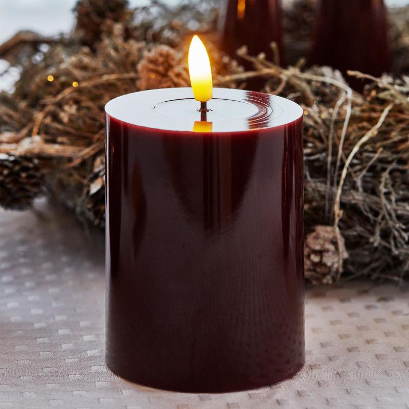 Produktbillede af Sirius Sille Lak Bloklys Ø7,5 x H10 cm Bordeaux i premium kvalitet