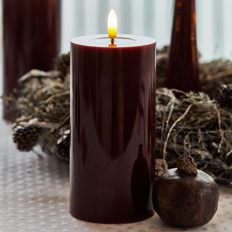 Produktbillede af Sirius Sille Lak Bloklys Ø7,5 x H15 cm Bordeaux i premium kvalitet