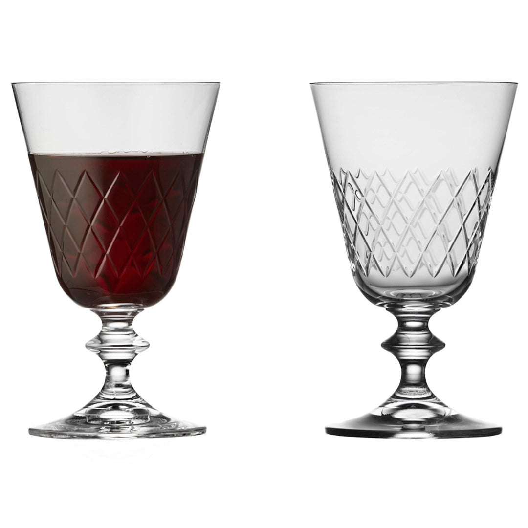 To Eaton rødvinsglas på 26 cl fra Lyngby Glas med diamantformet mønster