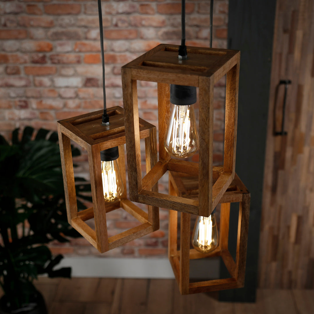 Produktbillede af Mangos Loftlampe i massiv mangotræ med tre skærme Levering uden pære på tilbud i høj kvalitet