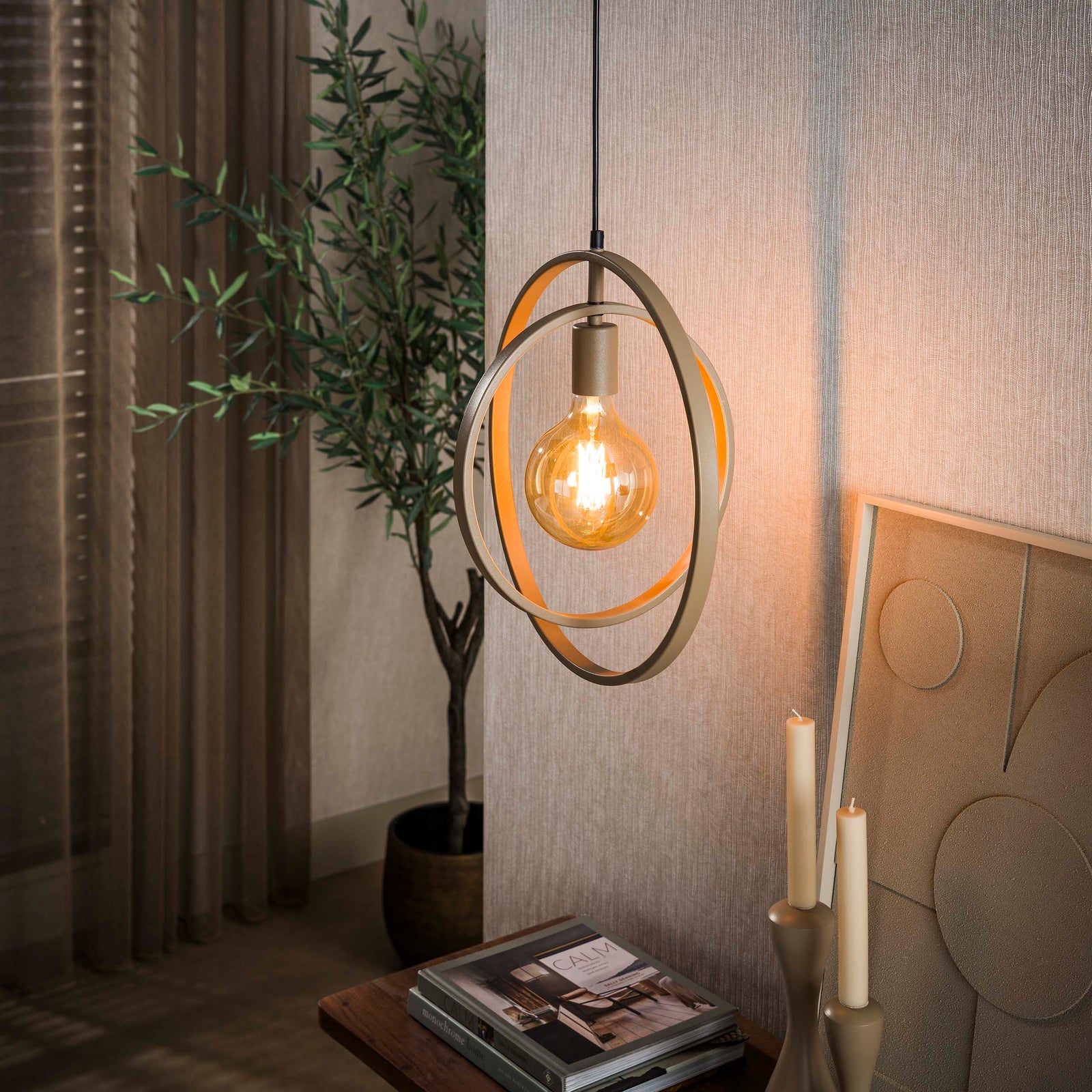 Produktbillede af Frisky Pendel i beige metal Levering uden pære på tilbud i høj kvalitet