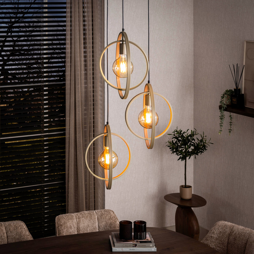 Produktbillede af Frisky Loftlampe i beige metal Levering uden pære på tilbud i høj kvalitet