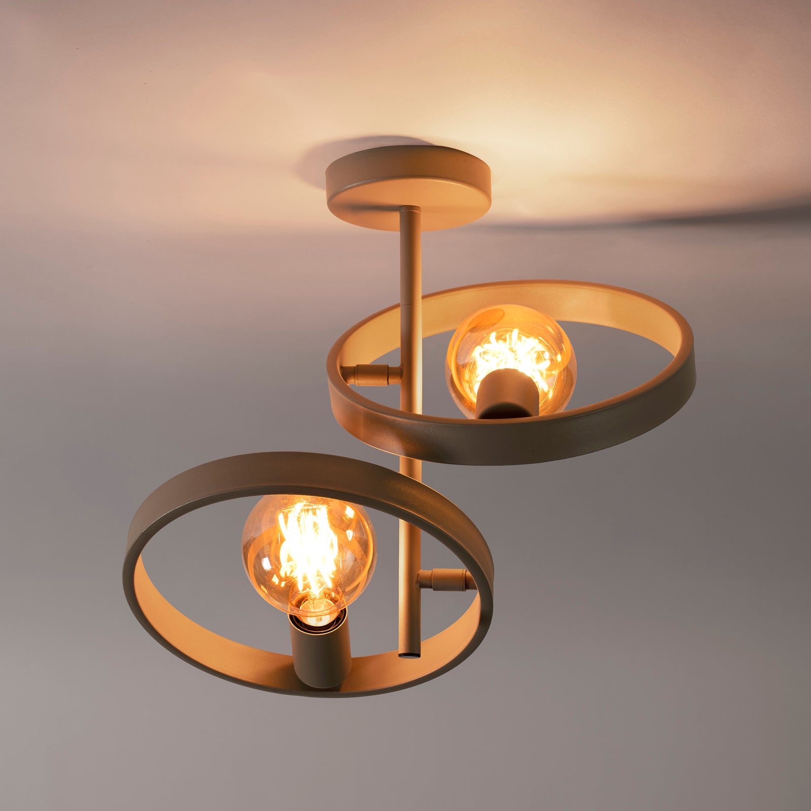 Produktbillede af Angulo Loftlampe i beige metal Levering uden pære på tilbud i høj kvalitet