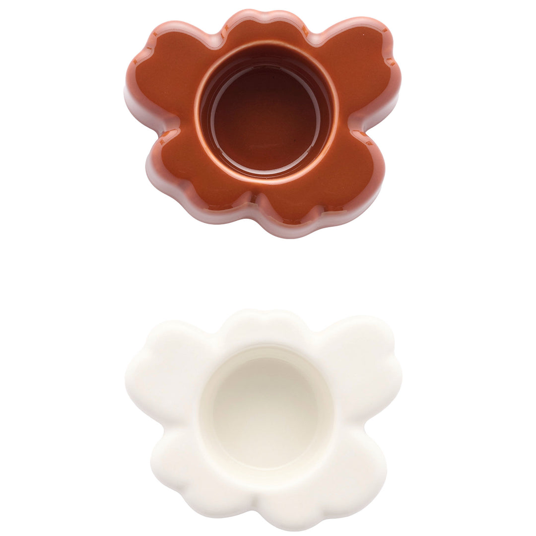 To Marimekko Unikko fyrfadsstager i stentøj, hvid og kastanje