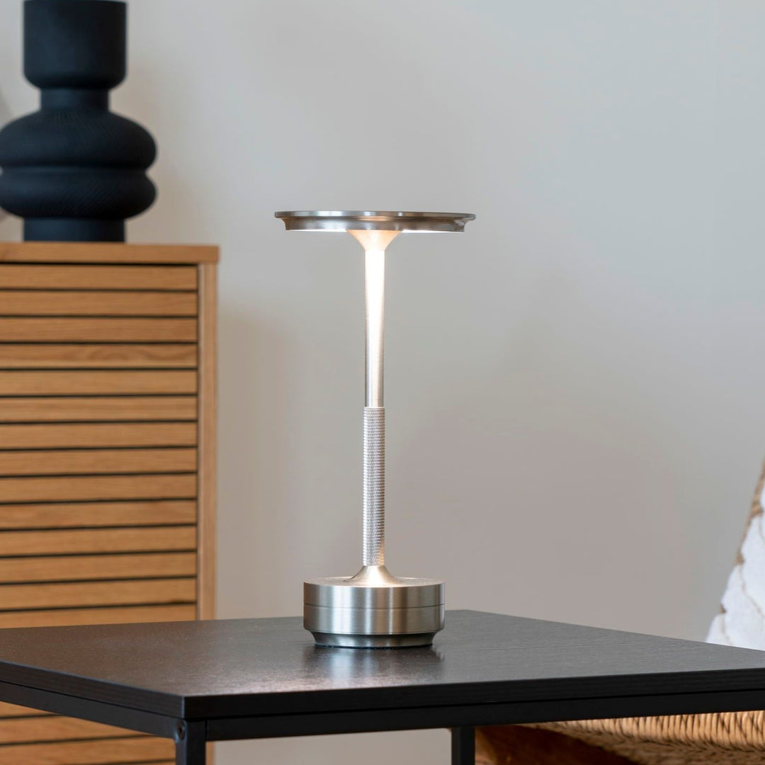 Produktbillede af Bromma Bordlampe i sølvfarvet aluminium på tilbud i høj kvalitet