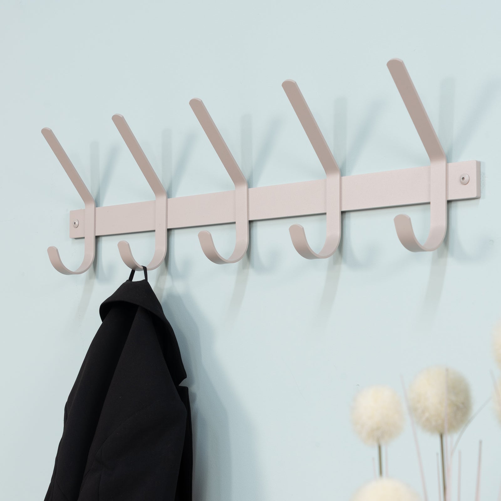 Produktbillede af Gancho Knagerække med fem knager i silky taupe farvet metal på tilbud i høj kvalitet