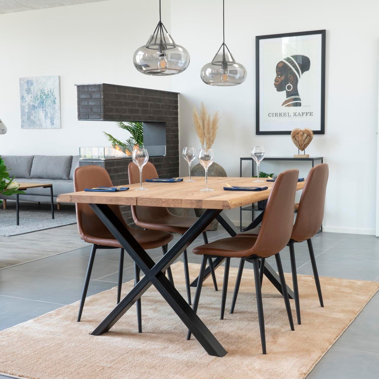 Produktbillede af Juva Spisebord i olieret eg 95 x 140 cm med eller uden tillægsplader Med 2 tillægsplader på tilbud i høj kvalitet