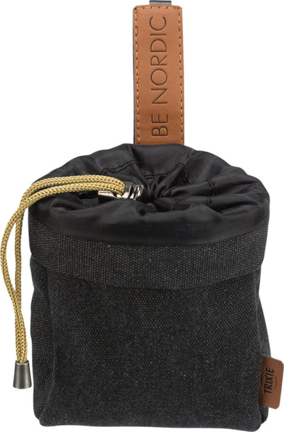 Trixie - BE NORDIC snack bag, Ø10Ã14 cm, black » Kæmpe udvalg i Trixie » Billig fragt og hurtig levering 2 - 5 hverdage - Varenummer: BGH-48703699812682 / Ean: '4011905322926 på lager - Udsalg på Spar op til 63% - Over 785 kendte brands på udsalg