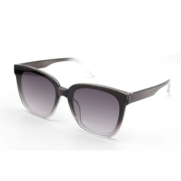 Solbriller i mange designs fra klassisk til trendy! 39,- / 9982