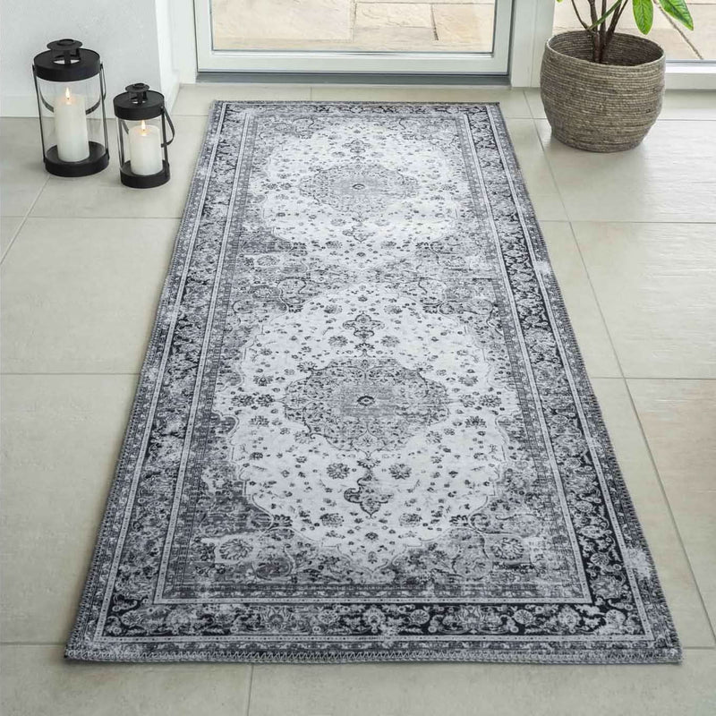 tilbud på Arona løber i sort-hvid polyester, 80 x 200 cm. Billigt udsalg! Hurtig levering: 1-2 hverdage. Varenummer: 3NDC-4667.