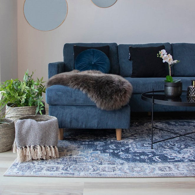 Produktbillede af Arona Tæppe i blå polyester 160 x 230 cm. på tilbud i høj kvalitet