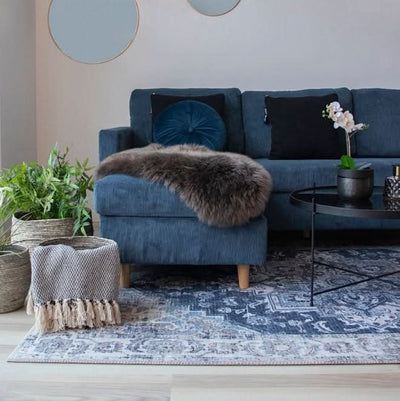 billigt tilbud på Arona tæppe i blå polyester, 160 x 230 cm. Udsalg på Boligtilbehør > Tæpper. Spar op til 52%. Hurtig levering: 1-2 hverdage.