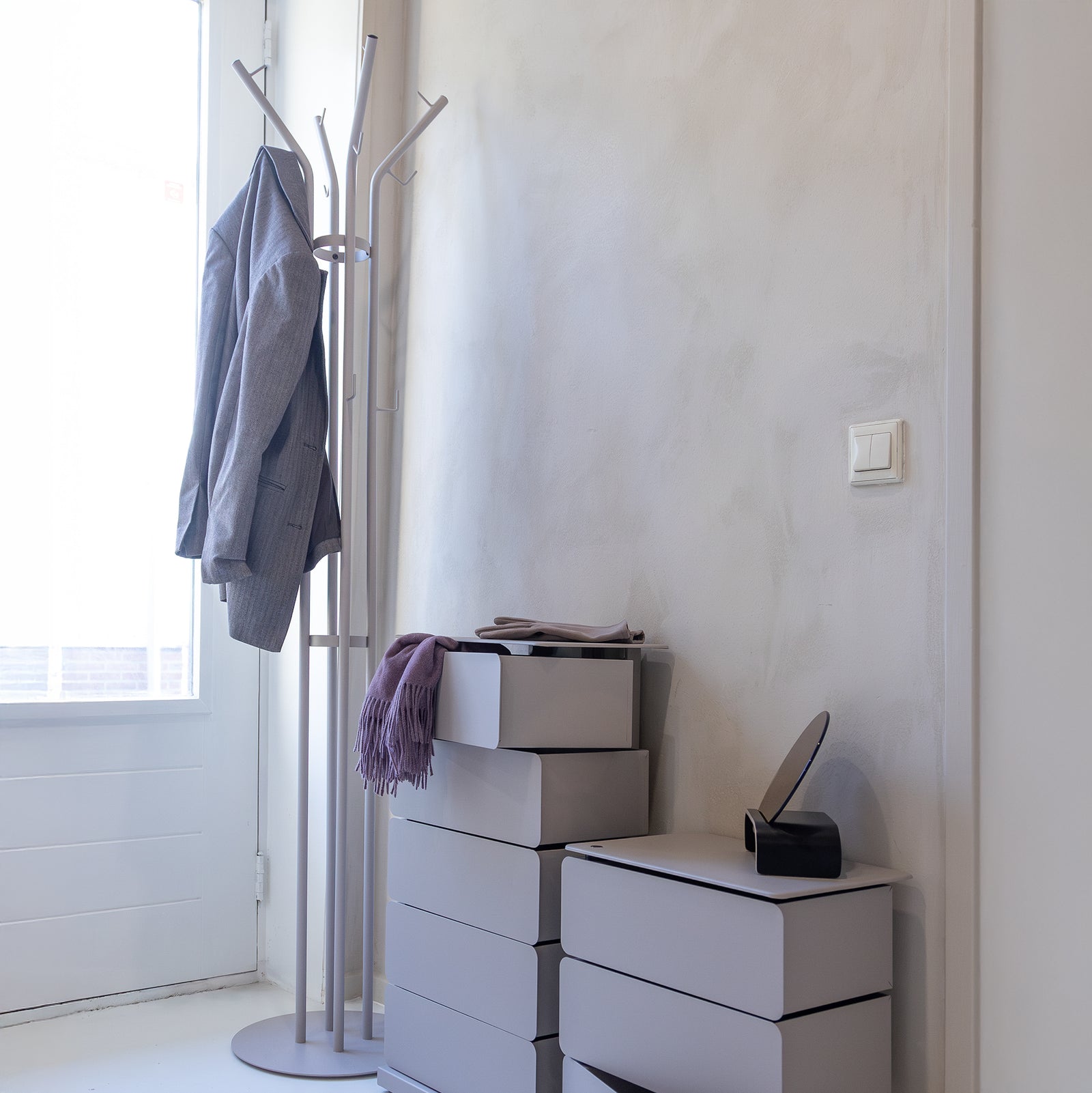 Produktbillede af Technic Stumtjener i silky taupe metal på tilbud i høj kvalitet