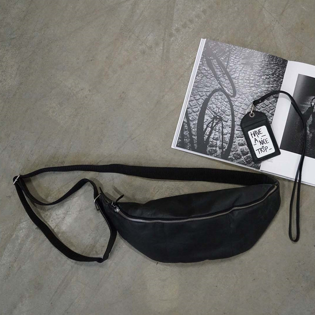 Produktbillede af Bumbag i sort læder model small på tilbud i høj kvalitet