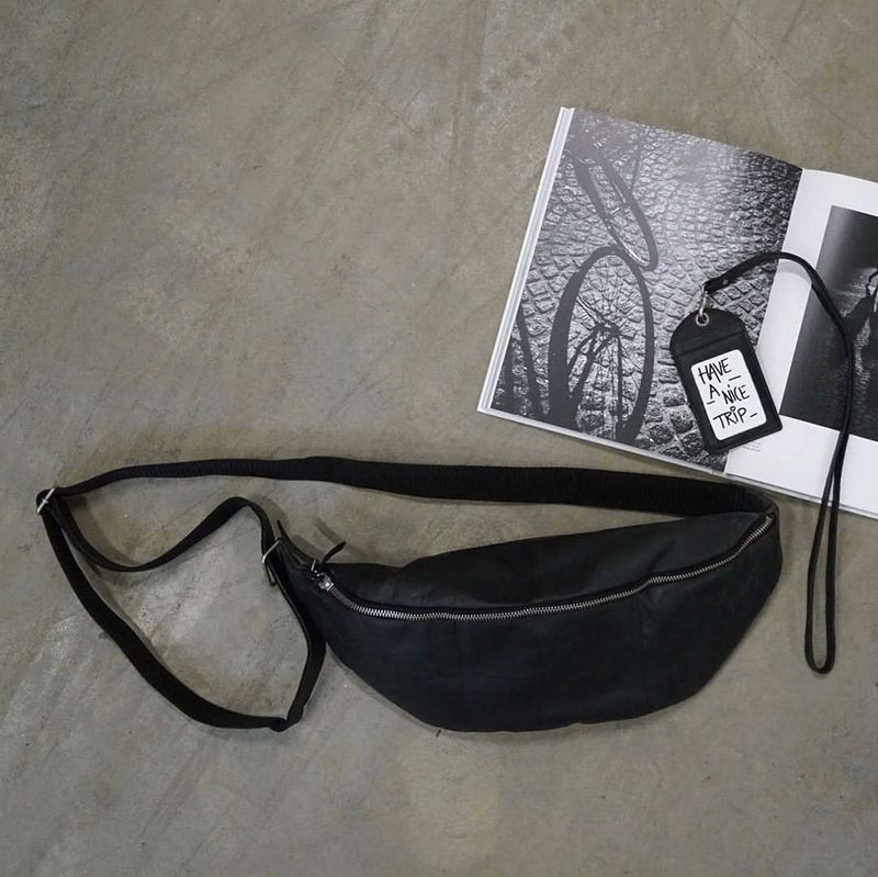 billigt tilbud på sort læder Bumbag (small) - Udsalg på Lifestyle > Tasker. Spar op til 59%! Hurtig levering (1-2 hverdage) & billig fragt. Over 1300 brands på udsalg.