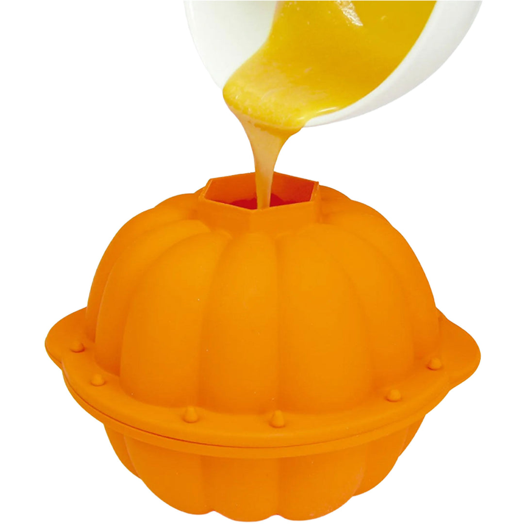 Lékué Lékué Halloween græskarkage silikoneform – billede i brug (Bageform)