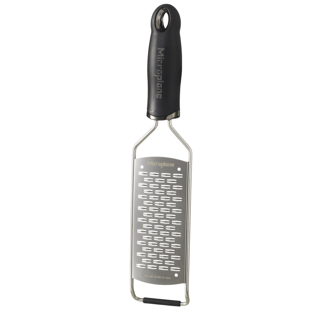 Microplane Microplane Gourmet medium ribbe rivejern ❤ billede i brug i kategorien Rivejern