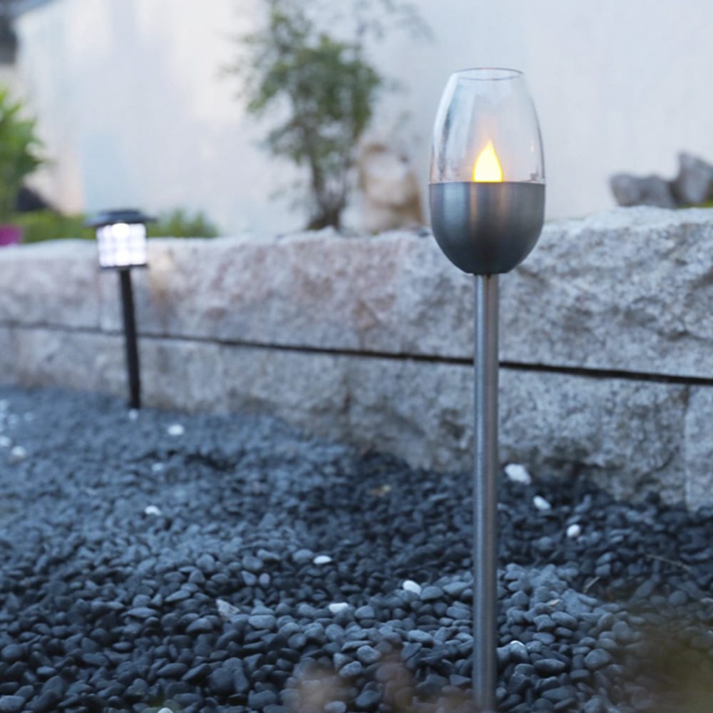 Produktbillede af Køb Bedlampe/fakkel 2 stk. m. pulserende flamme 27 cm. (Solcelle m/spyd) på tilbud