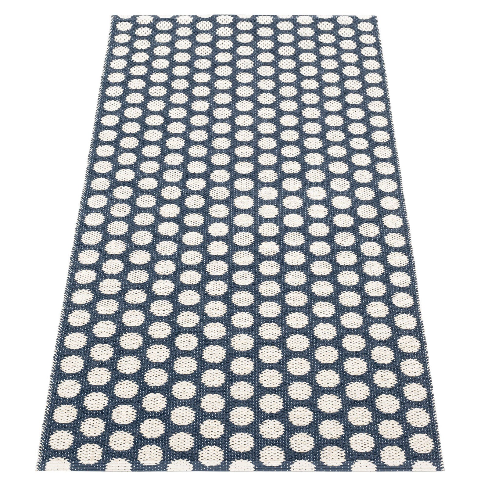 Pappelina Pappelina Noa gulvtæppe 70 cm x 150 cm, dark blue/vanilla – frontbillede (Tæpper)