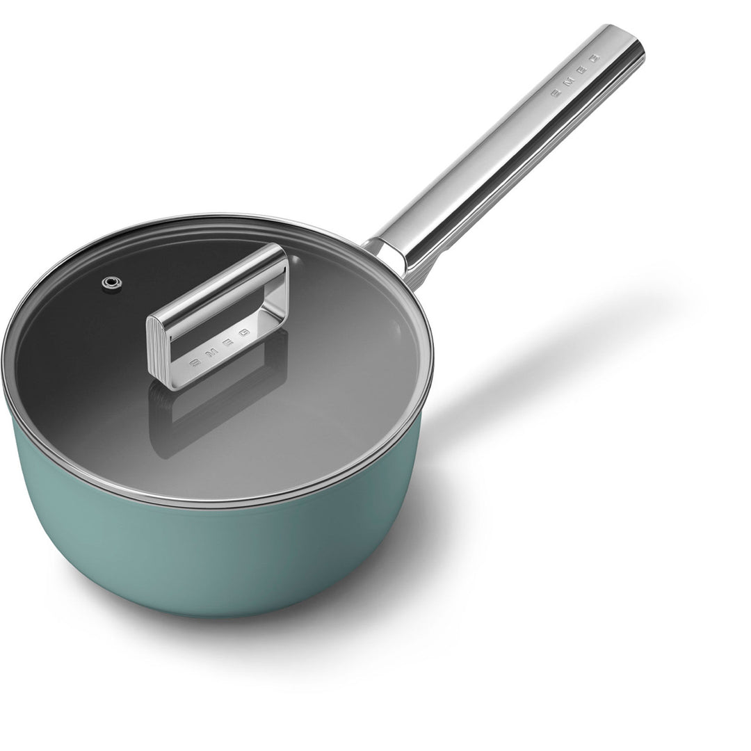 Smeg Smeg Saucekasserolle 20 cm, emerald green – vinkelbillede (Saucekasserolle)